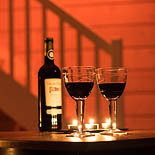 Romantika, puhkus, veiniklaasid ja vein. Uueõue majutus, hubane elutuba- Kessulaid, Eesti